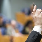 البرلمان الهولندي يشدد قوانين اللجوء: تجريم الإقامة غير القانونية وإجراءات أكثر صرامة للنازحين والخميس يوم مصيري بالنسبة للاجئين