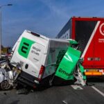 غرامات بالجملة في هولندا… 112 سائقًا يُعاقبون بسبب تصوير حادث خطير